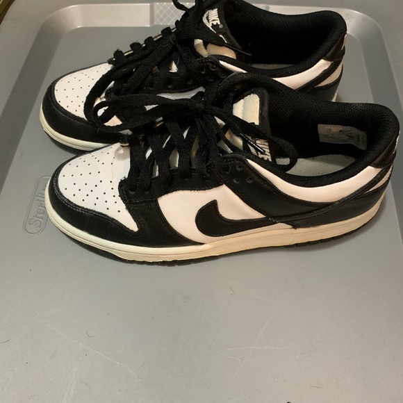 Nike 🐼🐼 size 7 youth fits like a 8 maybe even a 8.5 - Picture 2 of 2